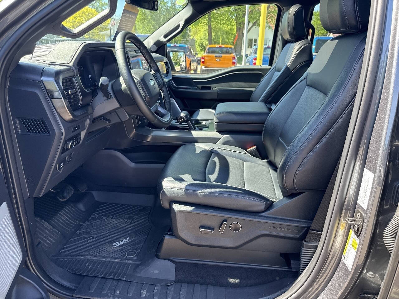 Used 2025 Ford F150 Lariat w/ Equipment Group 502A High AWD/4WD image 27