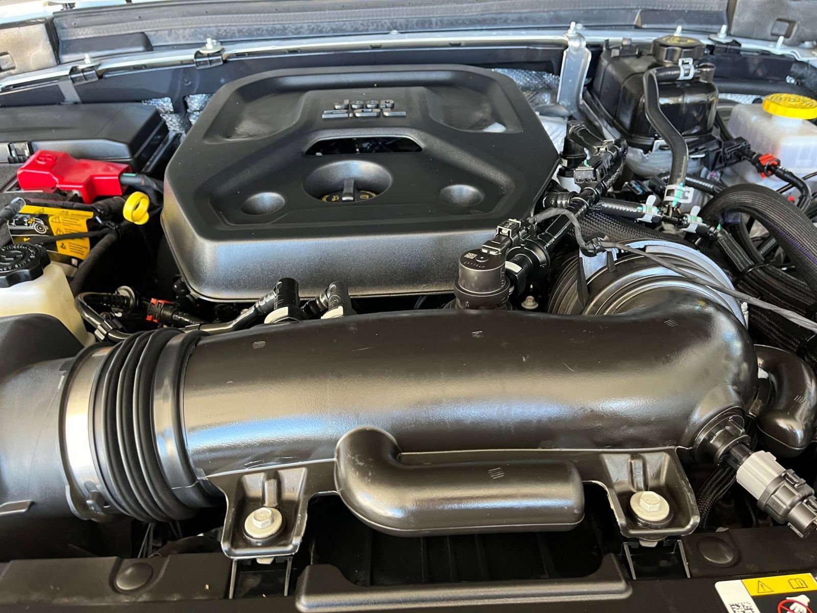 Used 2025 Jeep Wrangler Sahara image 32