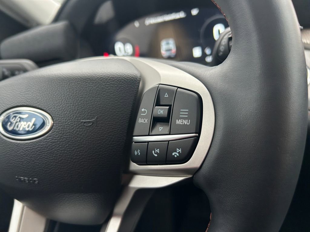 Used 2025 Ford Explorer Active w/ Active Comfort Package image 18