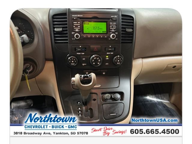 Used 2012 Kia Sedona LX image 18