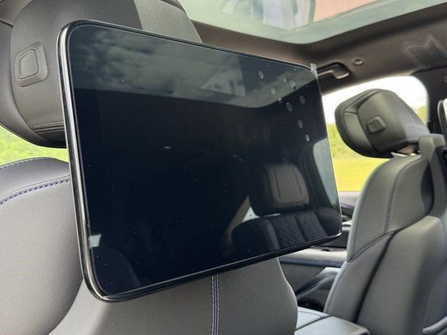 New 2026 Cadillac Escalade IQ Sport 1 w/ LPO, ONYX Package AWD/4WD image 24