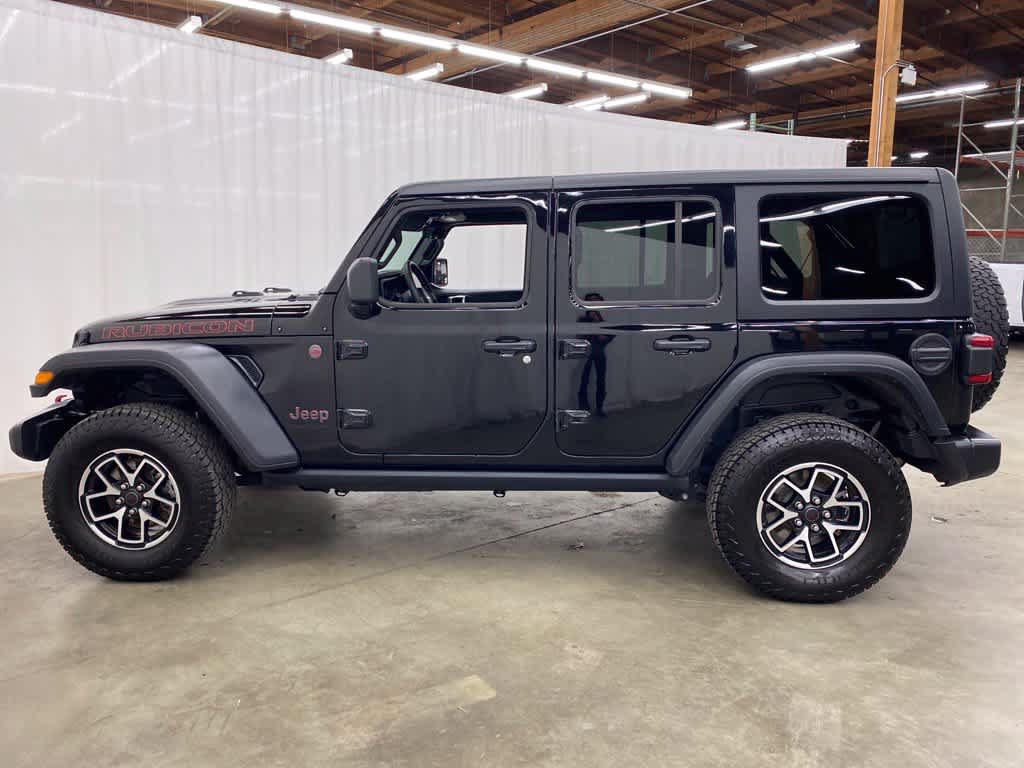 Used 2025 Jeep Wrangler Unlimited Rubicon AWD/4WD image 3