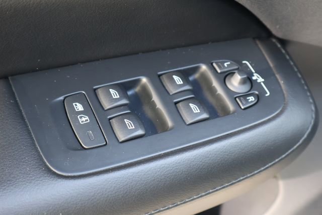 Used 2019 Volvo S60 T5 Momentum w/ Multimedia Package image 12