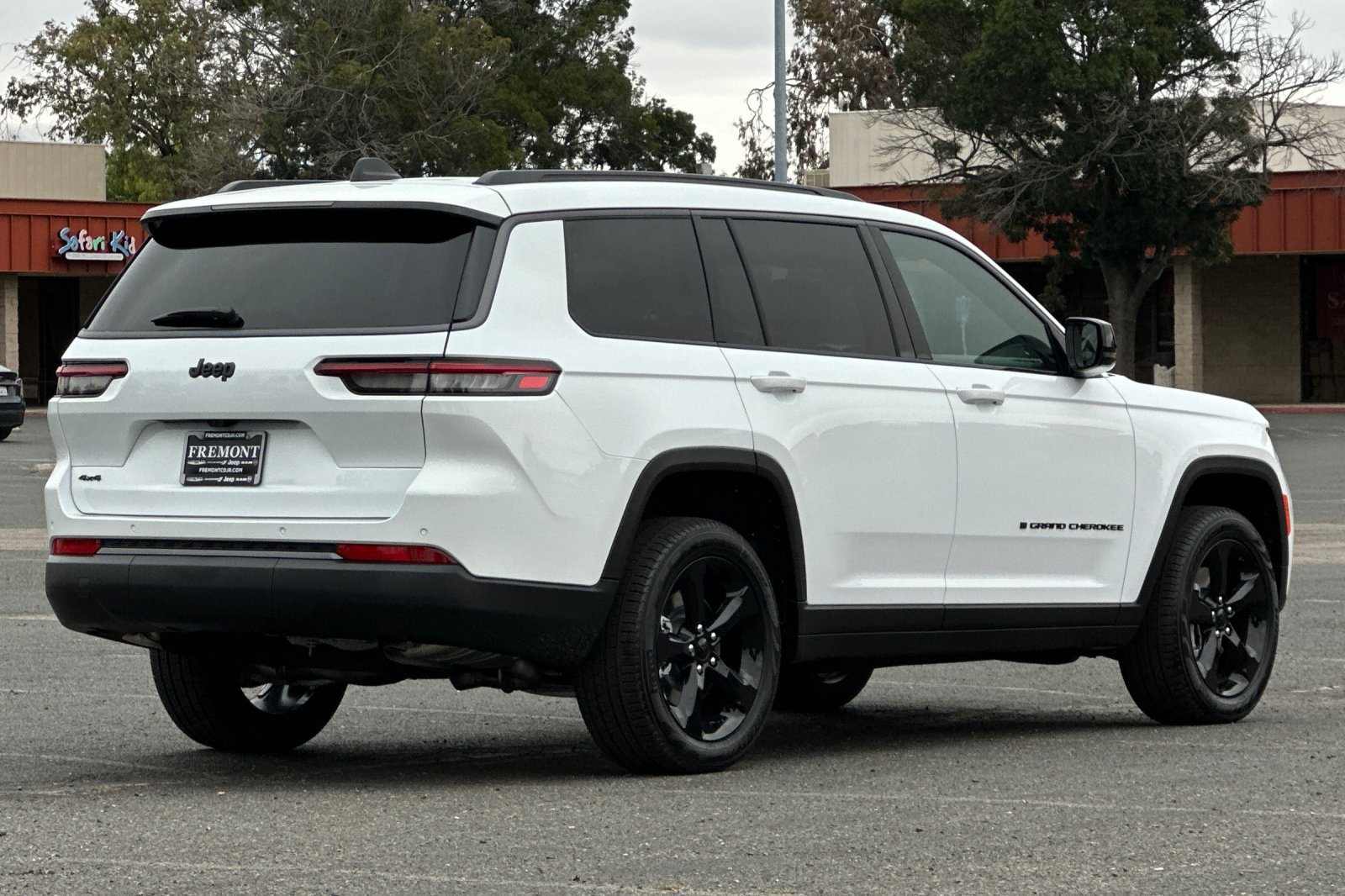 New 2026 Jeep Grand Cherokee L Limited w/ Limited Altitude Package AWD/4WD image 3