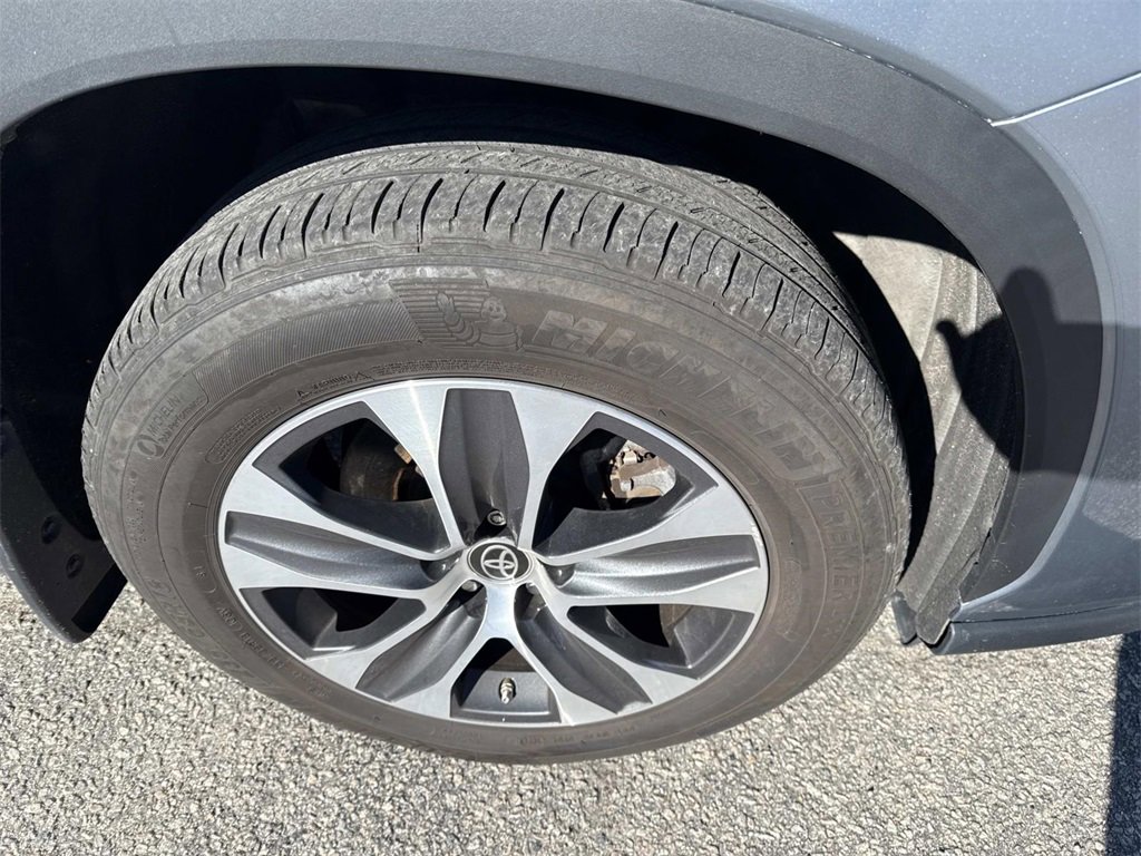 Certified 2024 Toyota Highlander XLE image 10