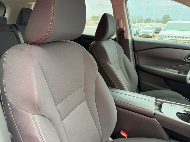 Used 2025 Nissan Rogue S image 21