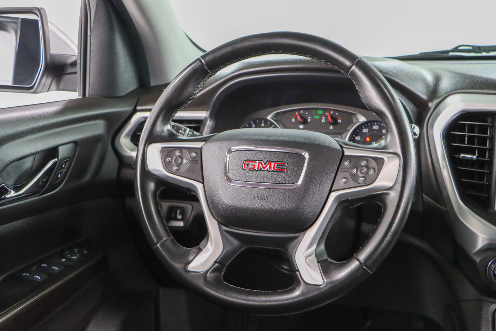Used 2023 GMC Acadia SLT FWD image 12