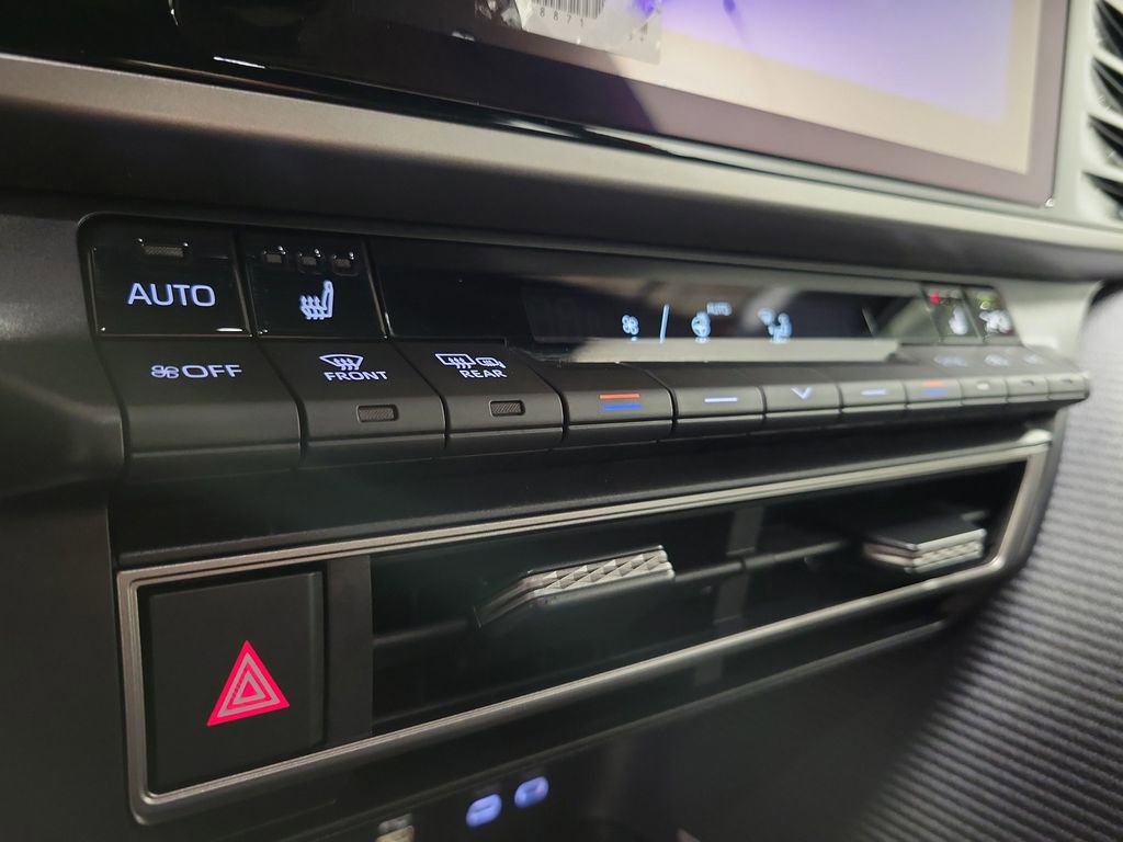 Used 2026 Toyota Camry SE image 18