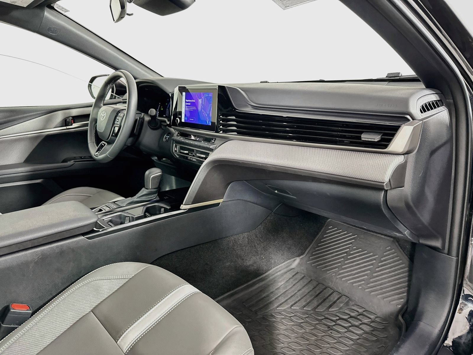 Used 2025 Toyota Camry SE FWD image 28