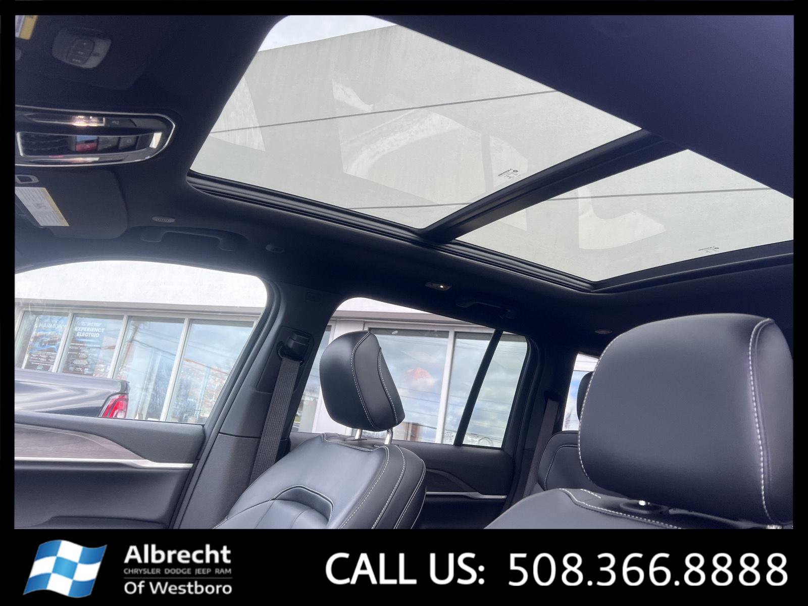 New 2025 Jeep Grand Cherokee Limited image 24