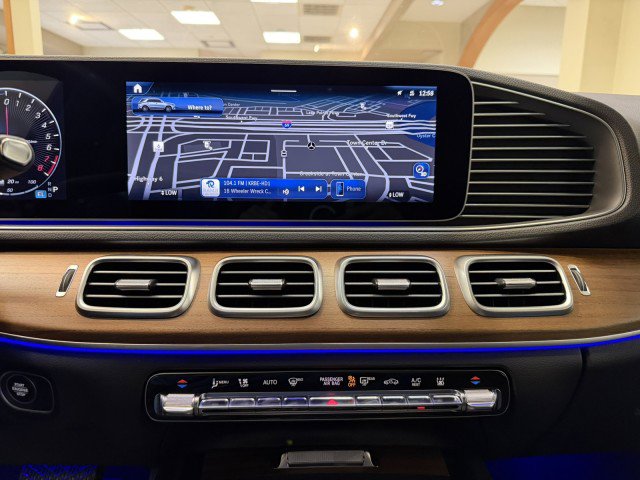 Used 2025 Mercedes-Benz GLE 450e 4MATIC w/ Driver Assistance Package image 14