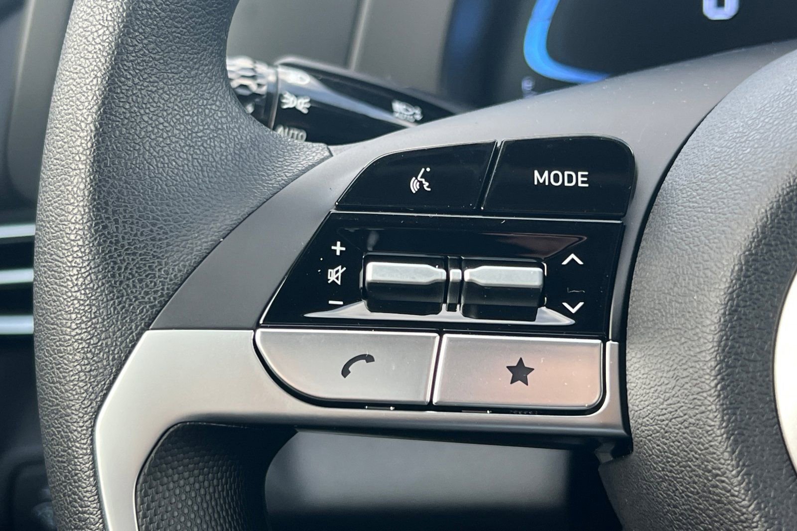 Used 2025 Hyundai Elantra SE image 28