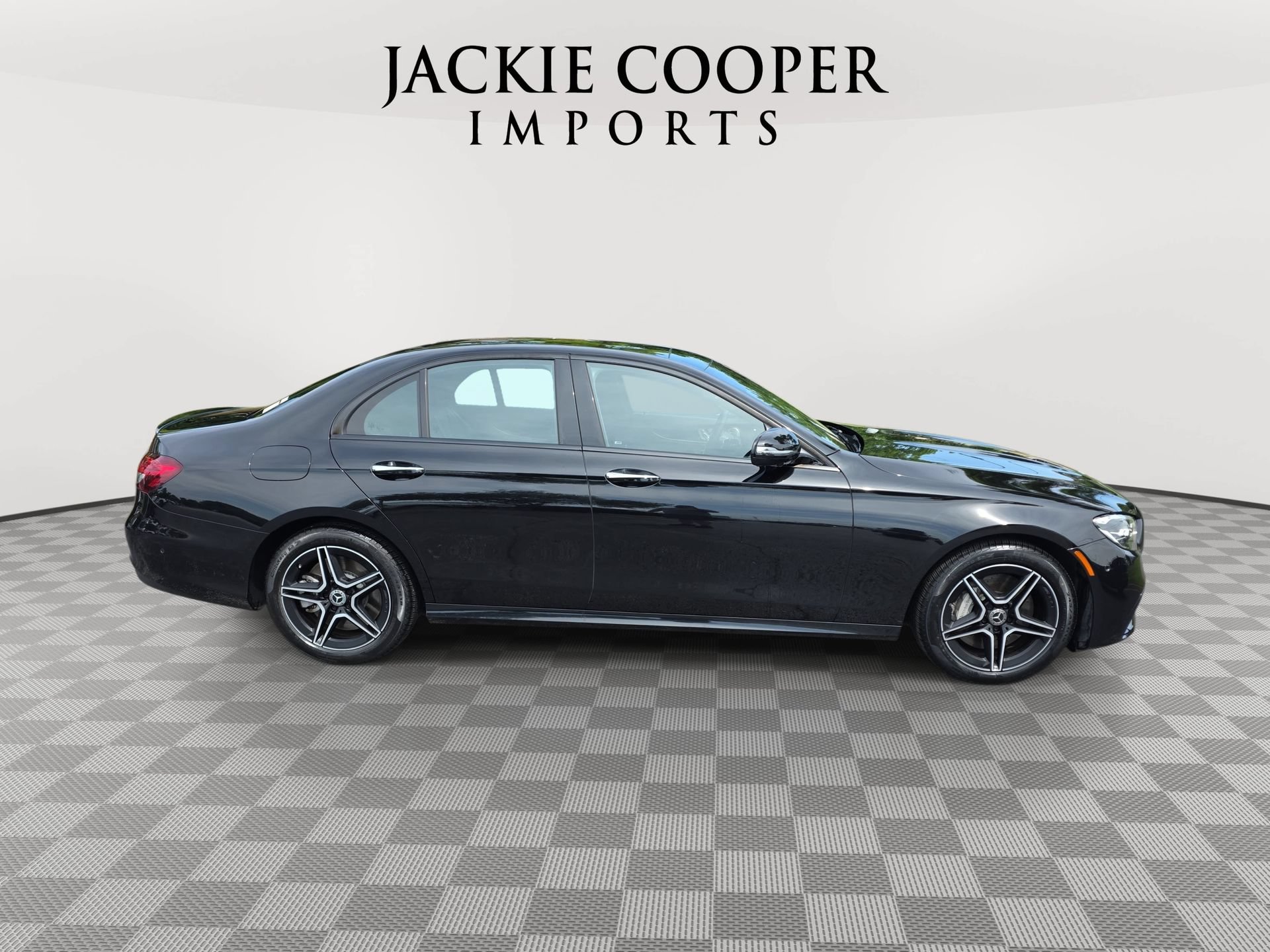 Used 2023 Mercedes-Benz E 450 4MATIC Sedan image 4