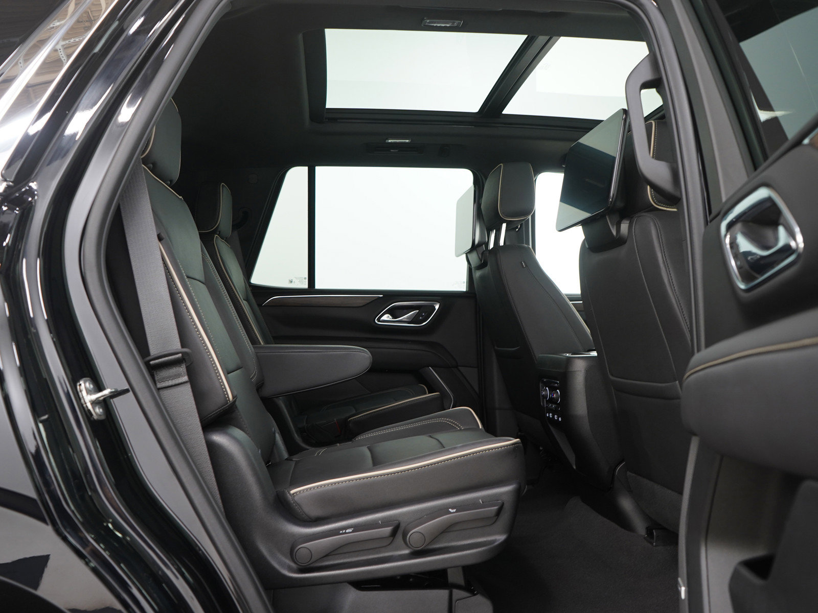 Used 2023 Chevrolet Tahoe Premier image 14