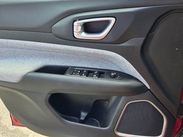 Used 2023 Jeep Compass Latitude image 28