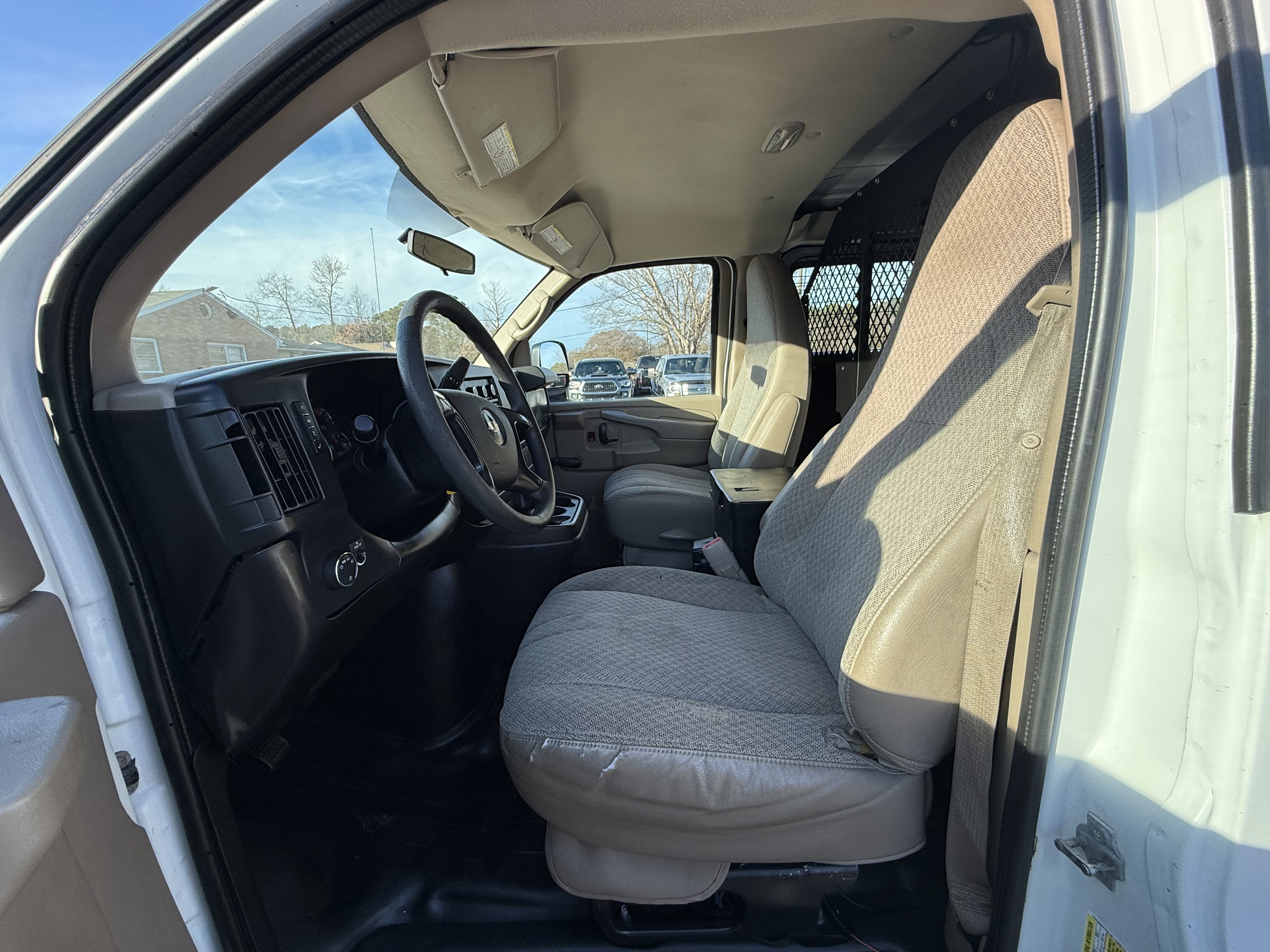 Used 2011 Chevrolet Express 2500 image 14