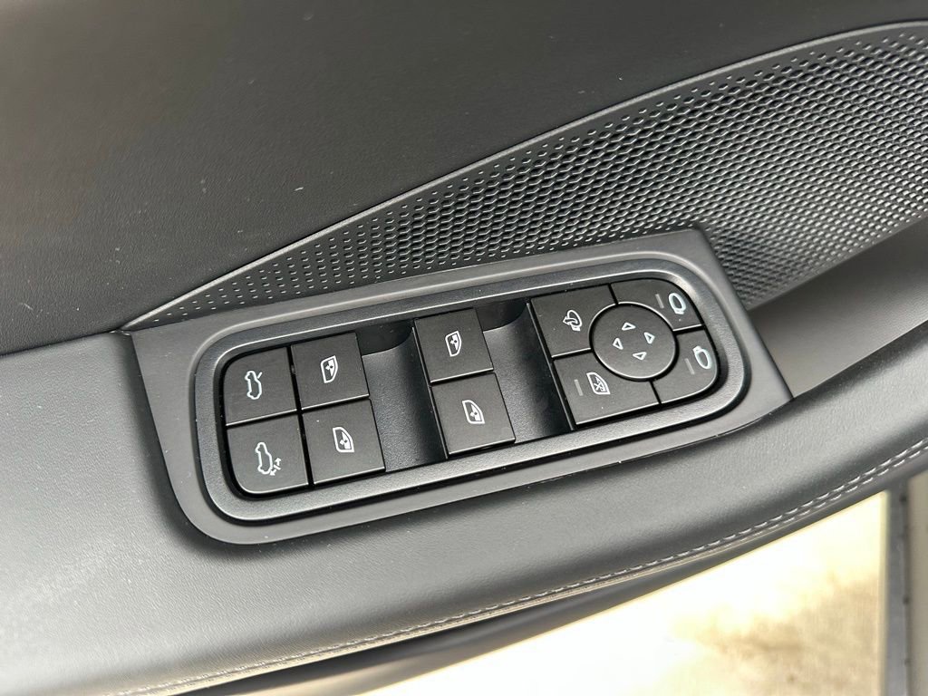 Used 2026 Porsche Macan Electric image 21