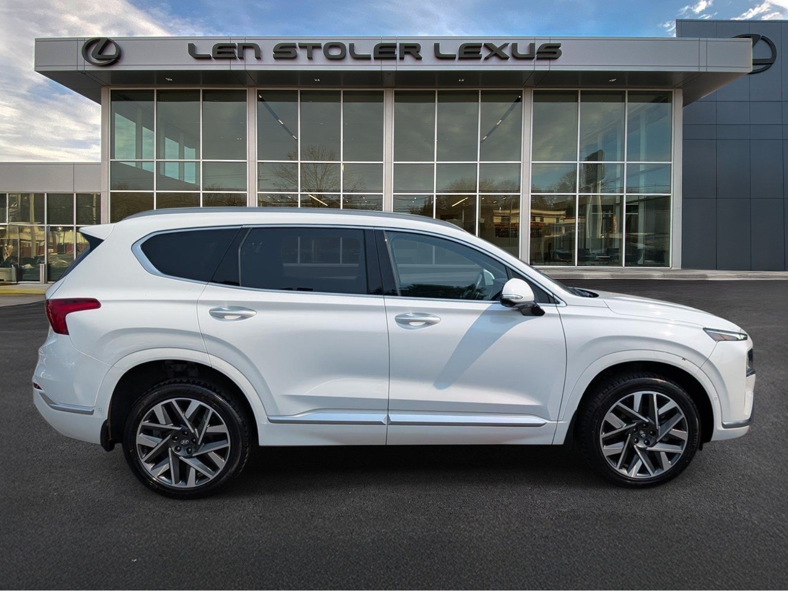Used 2023 Hyundai Santa Fe Calligraphy AWD/4WD image 2