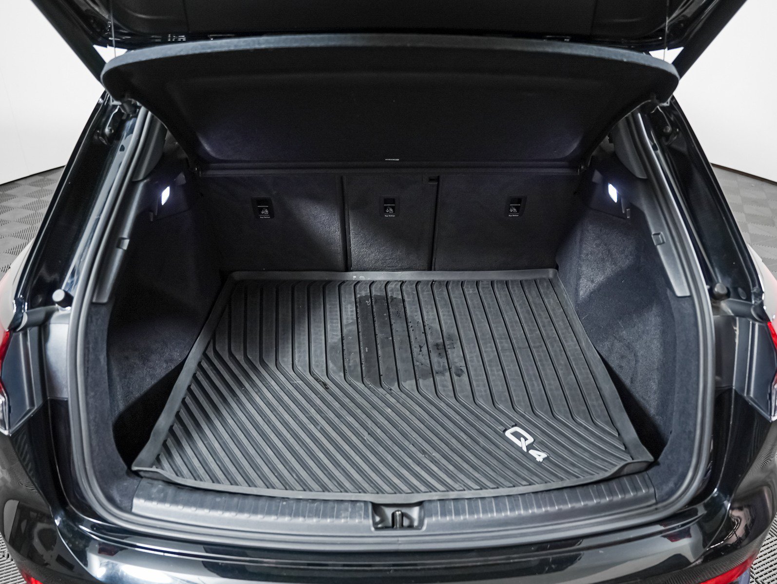 Certified 2023 Audi Q4 e-tron Premium Plus RWD image 6