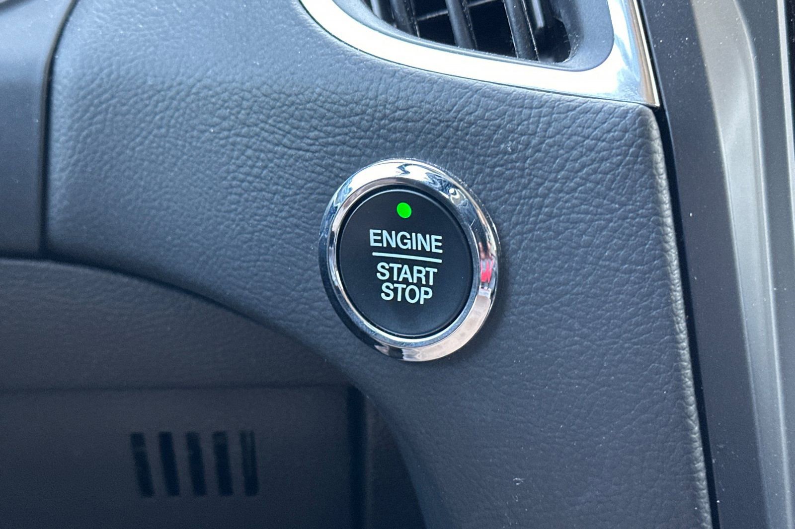 Used 2024 Ford Edge Titanium image 33