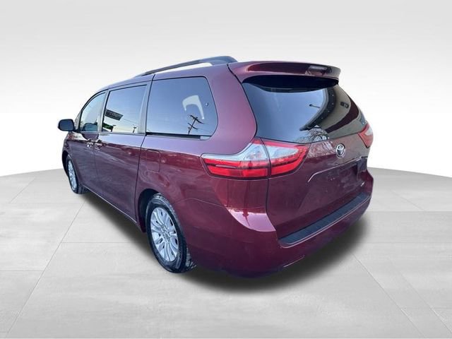 Used 2015 Toyota Sienna XLE image 19