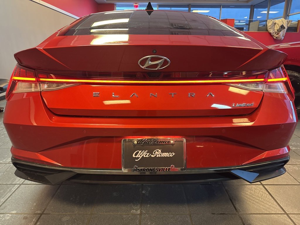 Used 2021 Hyundai Elantra Limited image 9