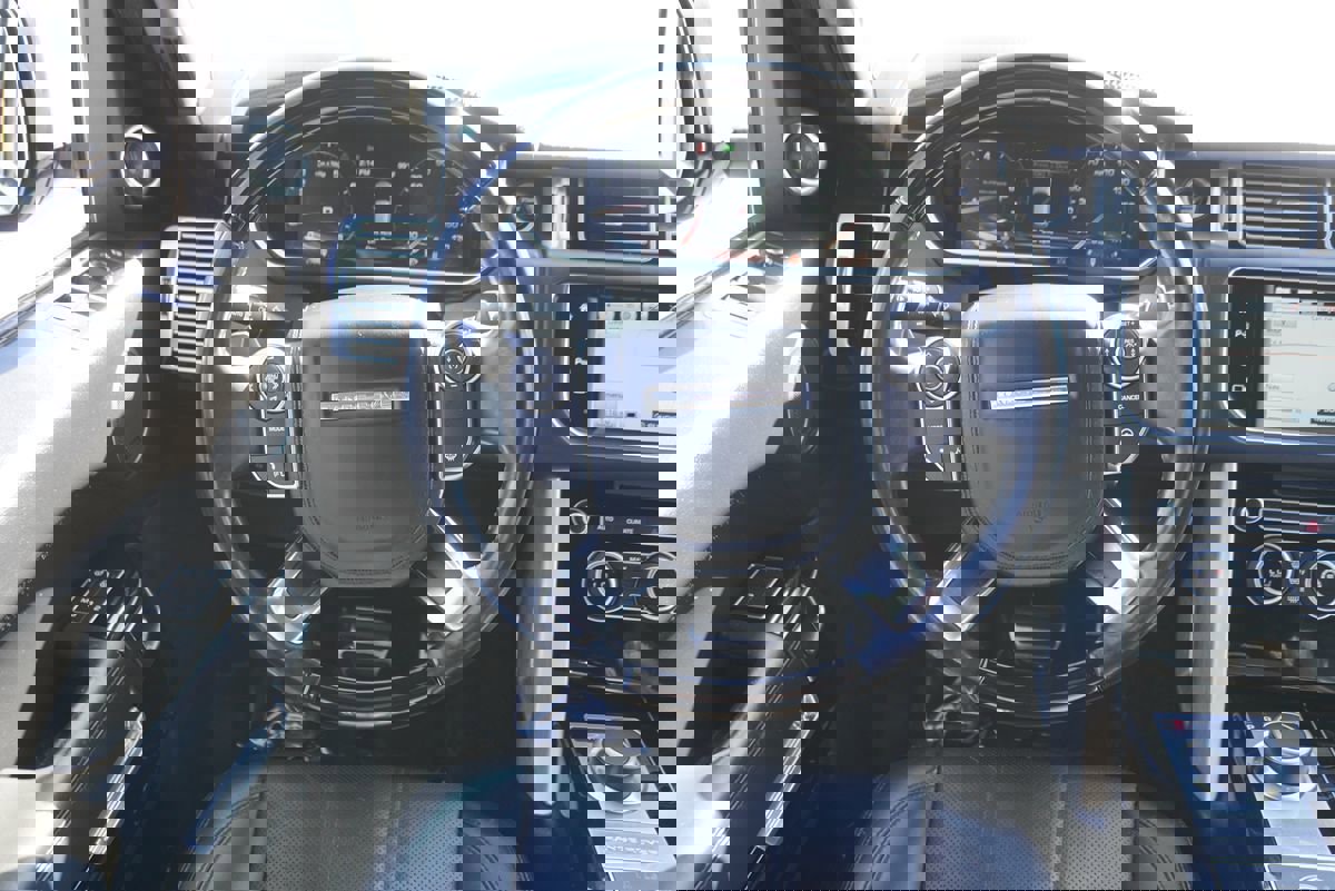 Used 2016 Land Rover Range Rover Supercharged image 25