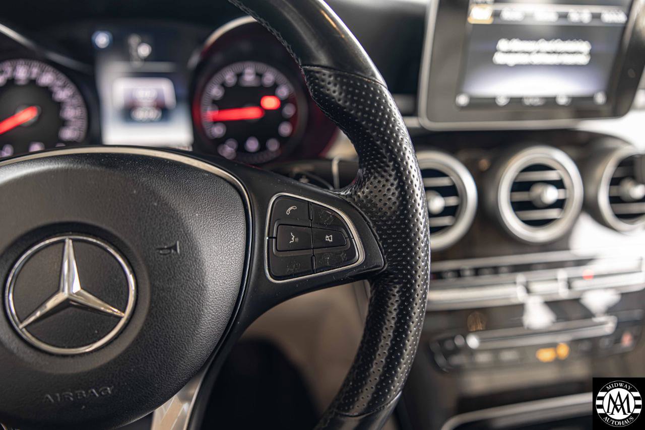 Used 2018 Mercedes-Benz GLC 300 4MATIC w/ Premium Package image 12