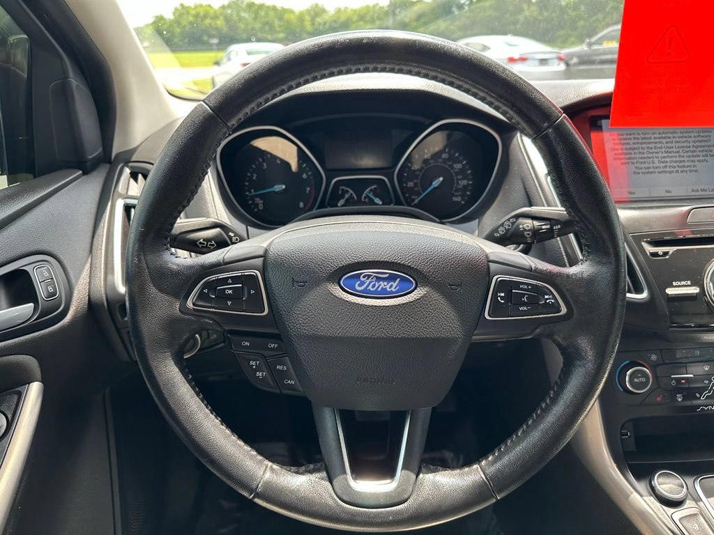 Used 2017 Ford Focus Titanium FWD image 19
