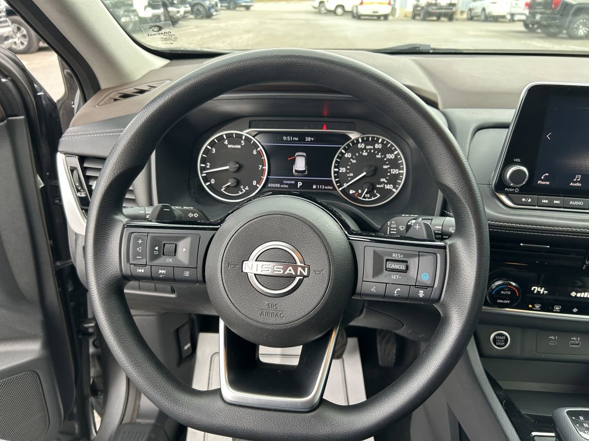 Used 2022 Nissan Rogue SV image 8