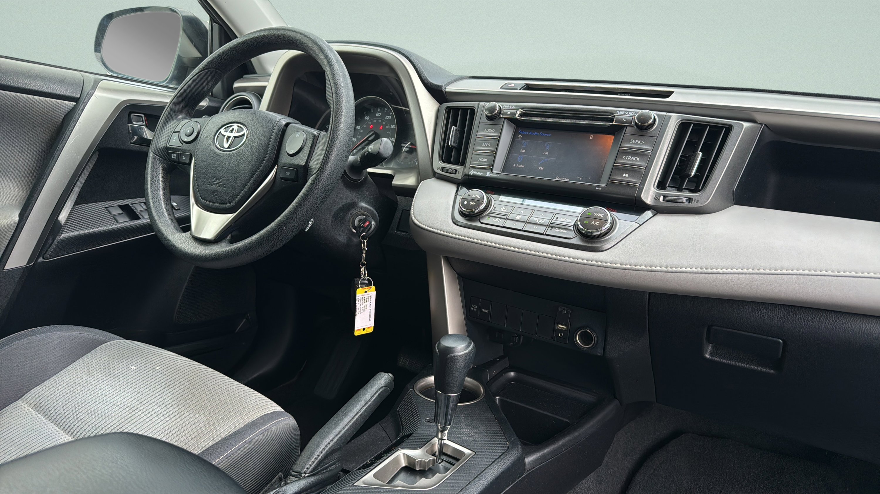 Used 2015 Toyota RAV4 XLE AWD/4WD image 30