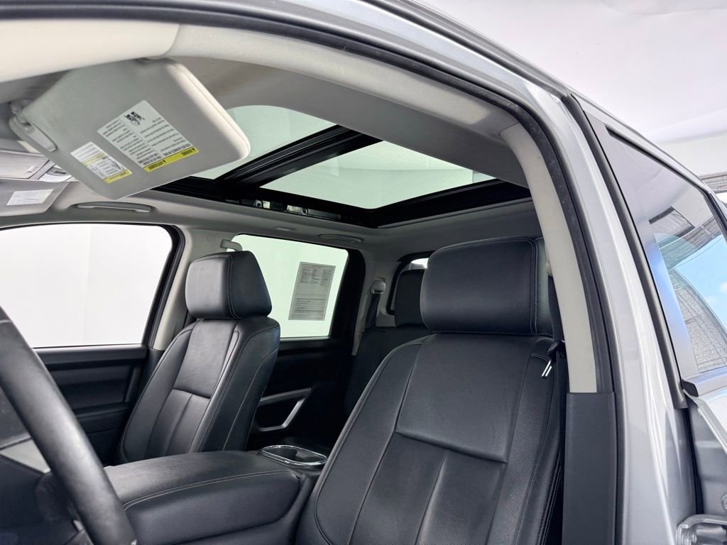 Used 2020 Nissan Titan SL w/ Moonroof Package image 13