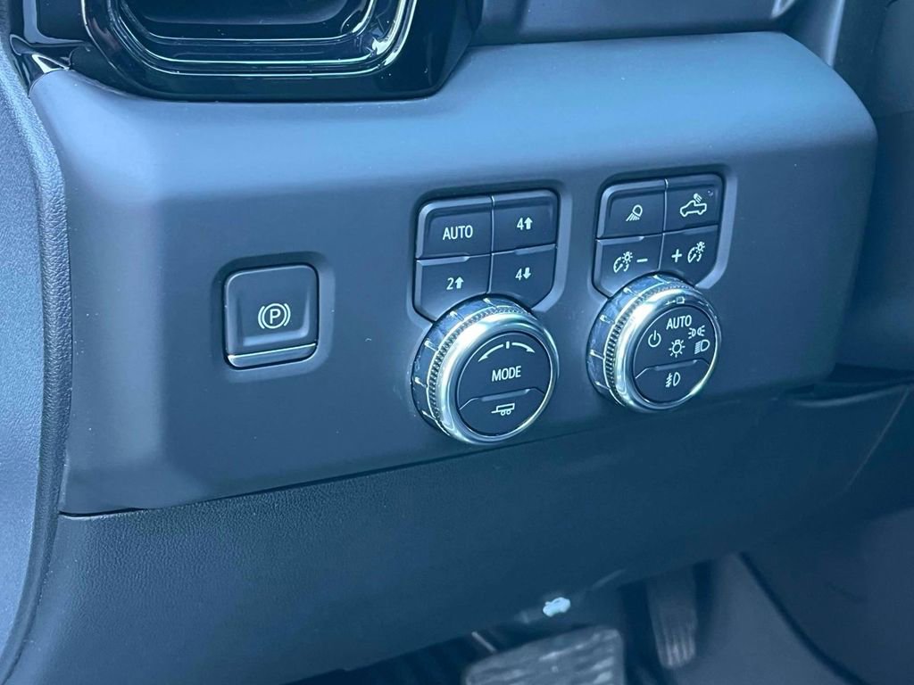 Used 2023 GMC Sierra 1500 AT4 w/ AT4 Premium Package AWD/4WD image 29