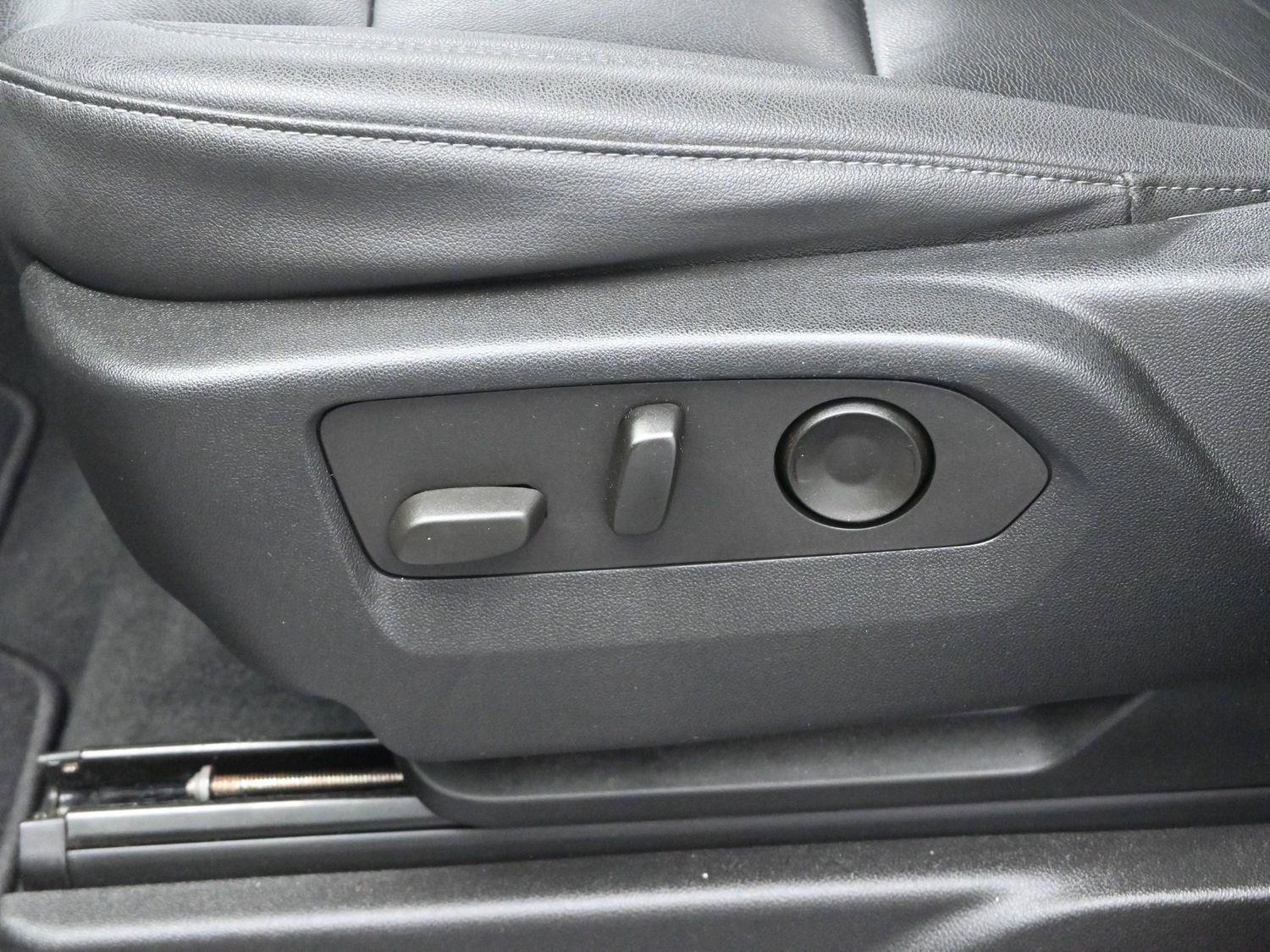 Used 2022 Chevrolet Tahoe Z71 w/ Z71 Off-Road Package image 17