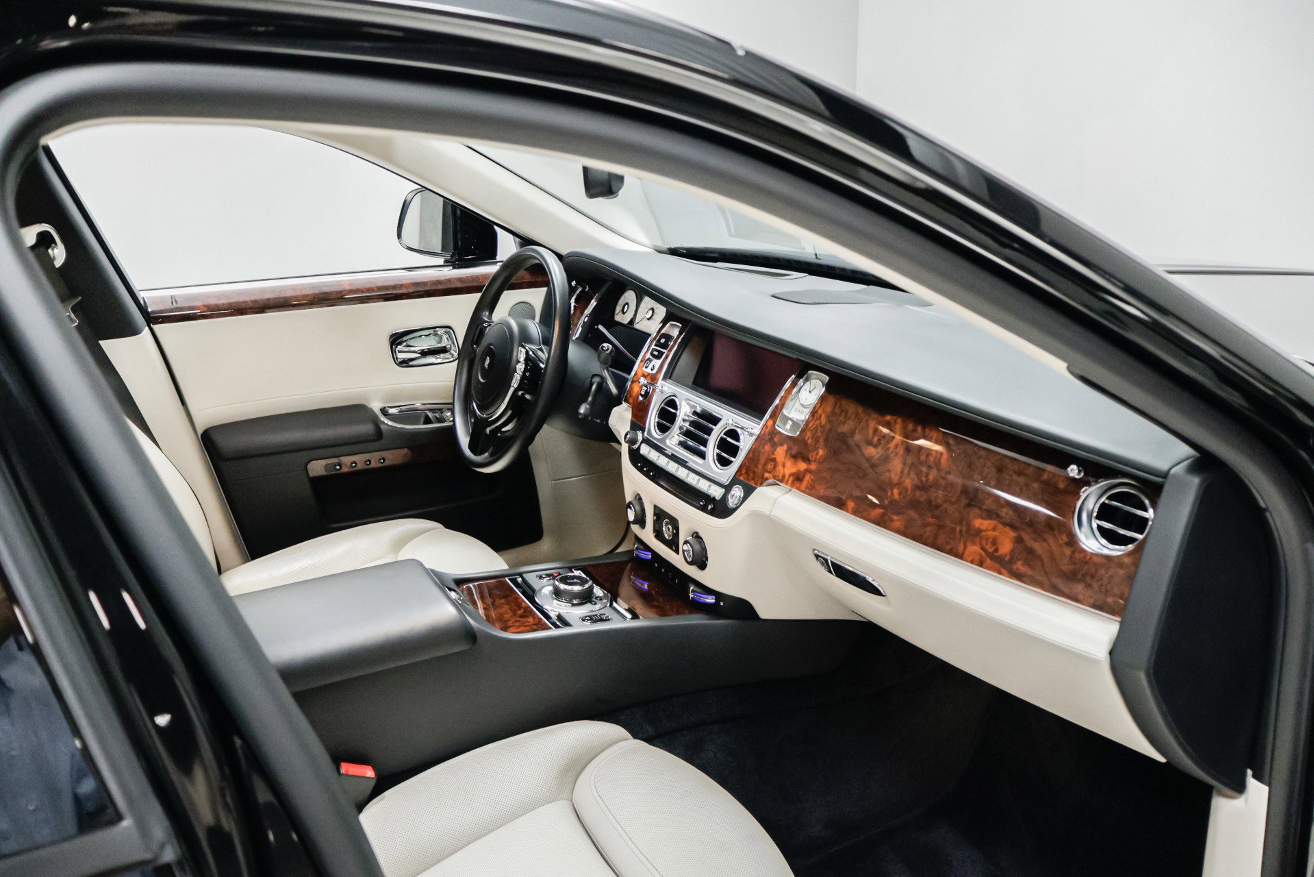 Used 2015 Rolls-Royce Ghost image 41