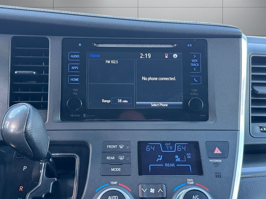 Used 2015 Toyota Sienna SE FWD image 21