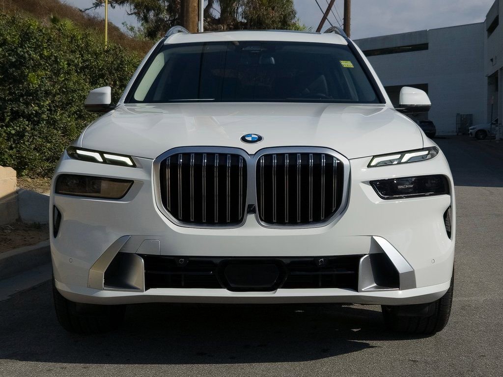 Used 2023 BMW X7 xDrive40i w/ Climate Comfort Package image 27