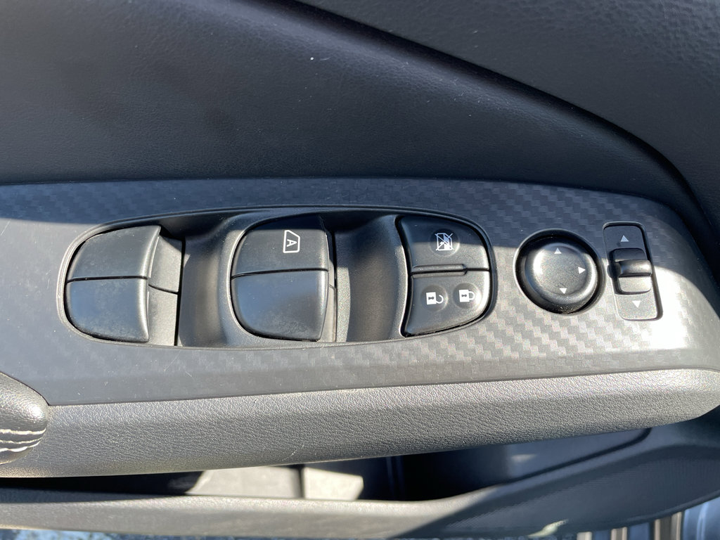 Used 2025 Nissan Altima 2.5 SV image 9