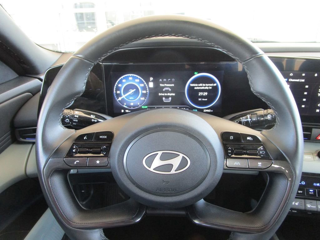 Used 2025 Hyundai Elantra Limited image 29