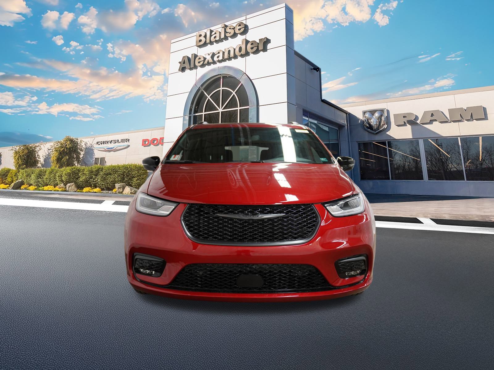 New 2026 Chrysler Pacifica Limited w/ Uconnect Theater Family Group image 13