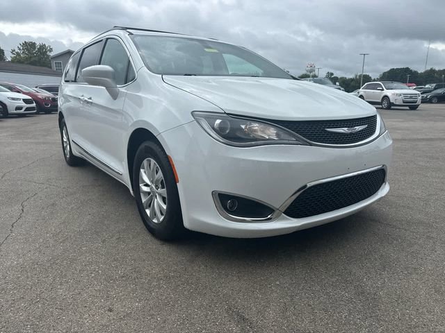 Used 2017 Chrysler Pacifica Touring-L FWD image 24