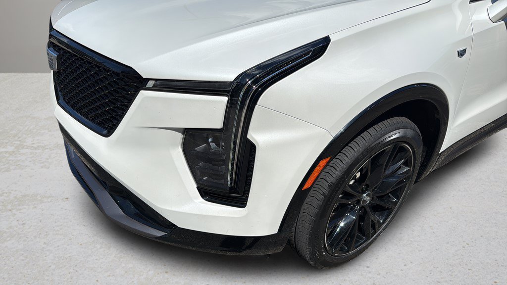 Certified 2025 Cadillac XT4 Sport w/ LPO, Onyx Lite Package AWD/4WD image 9