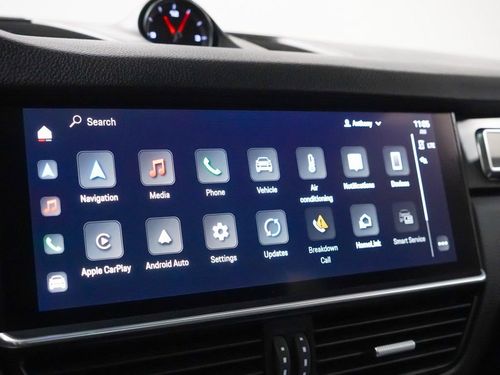 Certified 2023 Porsche Cayenne Platinum Edition image 30