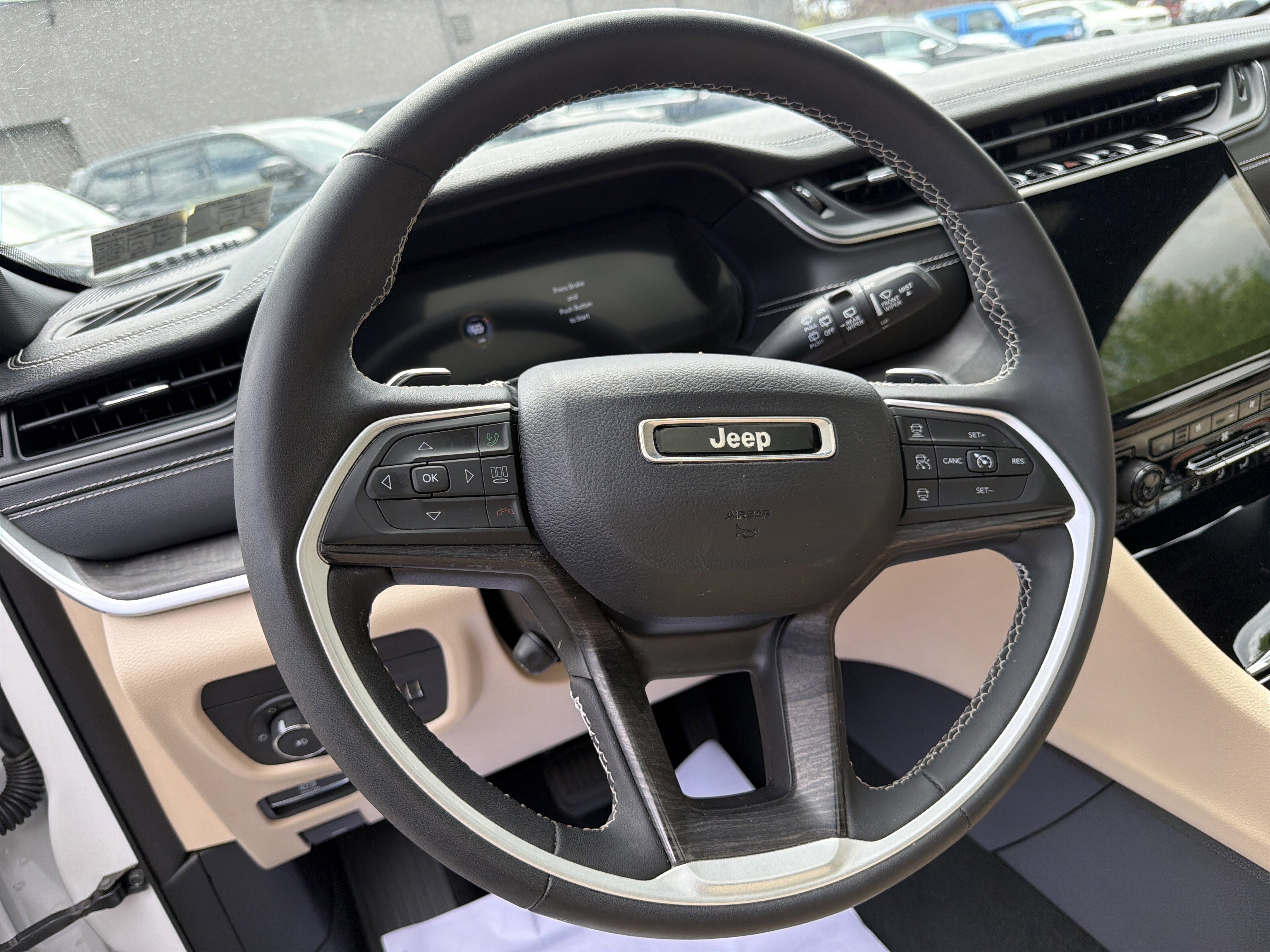 Certified 2023 Jeep Grand Cherokee Limited w/ Luxury Tech Group II image 17