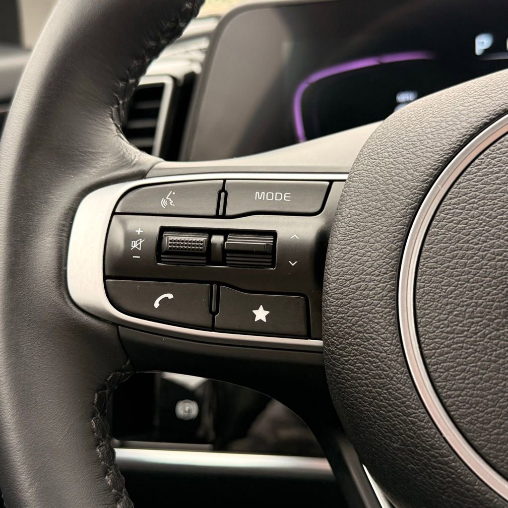 Used 2025 Kia Sportage EX image 18