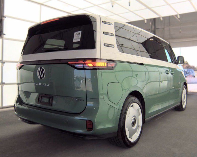 Used 2025 Volkswagen ID. Buzz 1st Edition AWD/4WD image 2