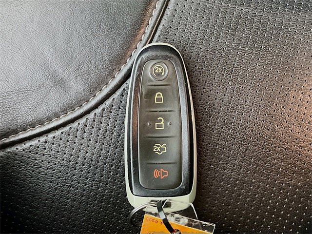 Used 2016 Ford Taurus Limited image 12