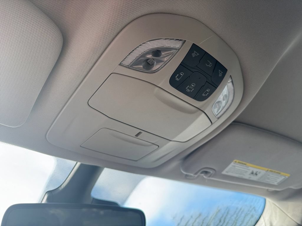Used 2024 Chrysler Pacifica Limited FWD image 38