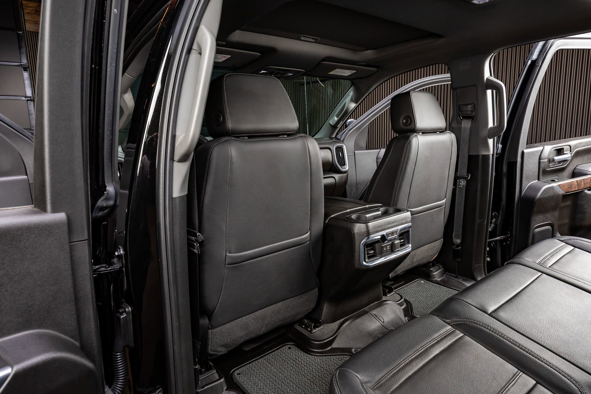 Used 2023 GMC Sierra 3500 Denali w/ Denali Black Diamond Edition image 33