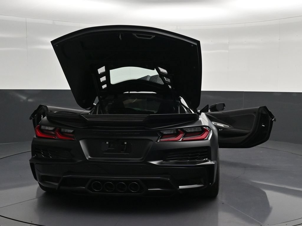 Used 2025 Chevrolet Corvette Z06 RWD image 36